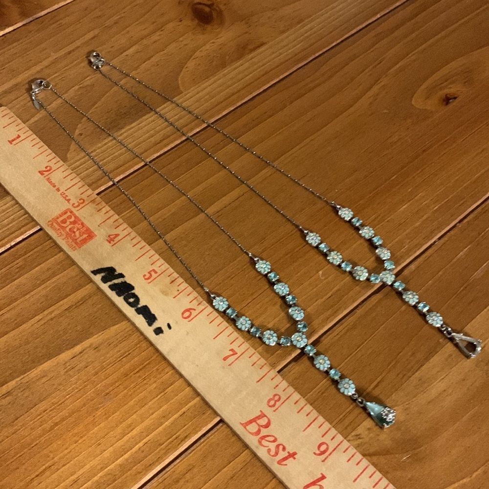 Vintage Avon necklaces.  Two of the same but one missing large stone - Picture 4 of 4